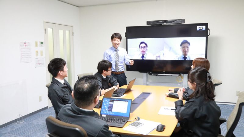 技術者による打ち合わせ・設計検討の様子